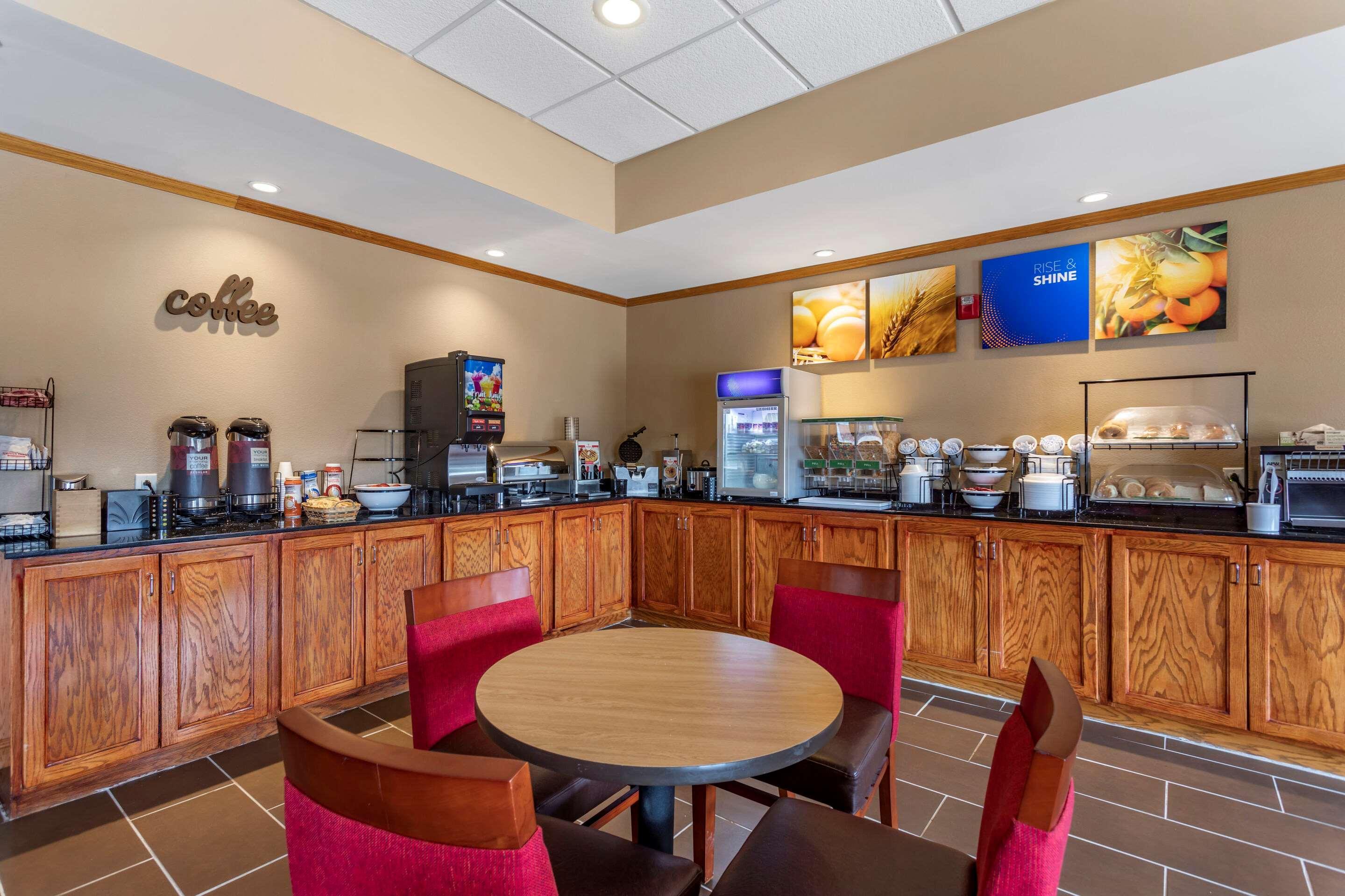 Comfort Inn & Suites Carbondale University Area Экстерьер фото